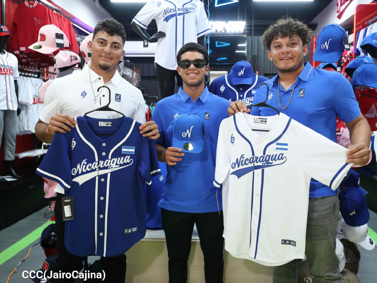 Presentan nuevos uniformes que vestirá Selección de Béisbol U23