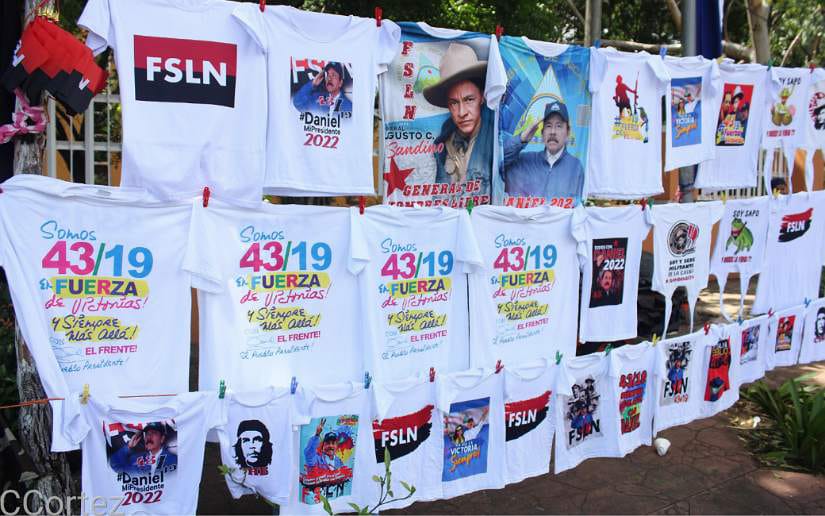 Ofrecen variedad de artículos para el 43/19 en la Avenida de Bolívar a Chávez