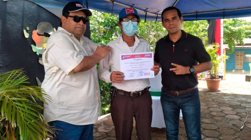 Premian a productores de Managua