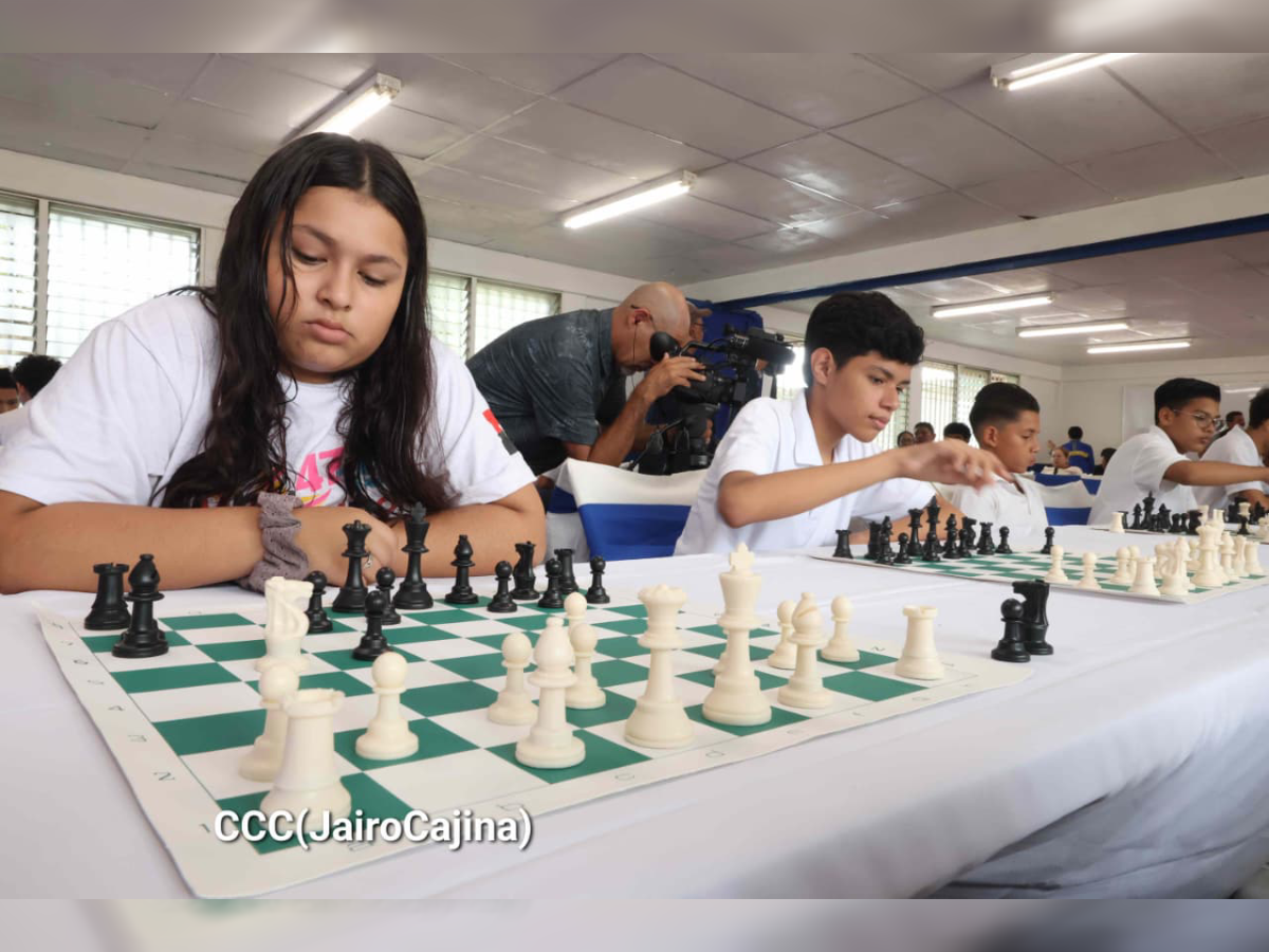 Centros educativos de Nicaragua reciben kits de ajedrez