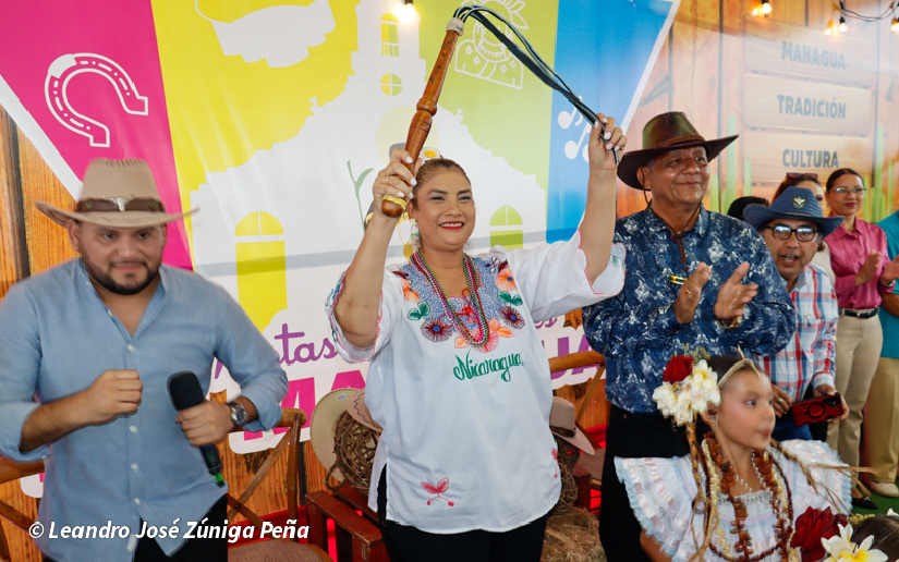 Con la entrega de la tajona a la alcaldesa inician las fiestas tradicionales de la capital (1)