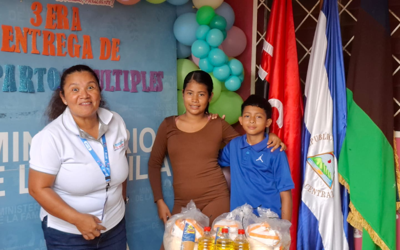 Gobierno Sandinista entrega paquetes alimenticios a 108 familias con partos múltiples en Bilwi