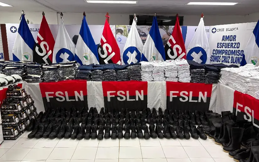 Cruz Blanca entrega de uniformes y equipos de protección
