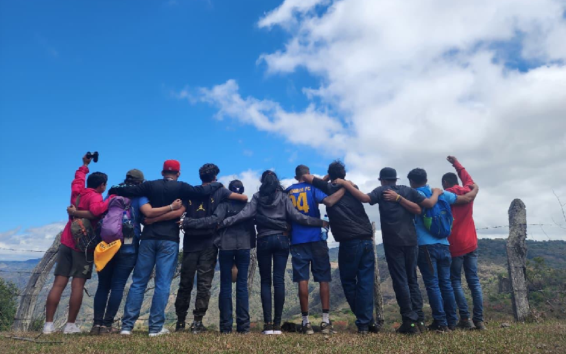 Senderismo entre montañas y volcanes