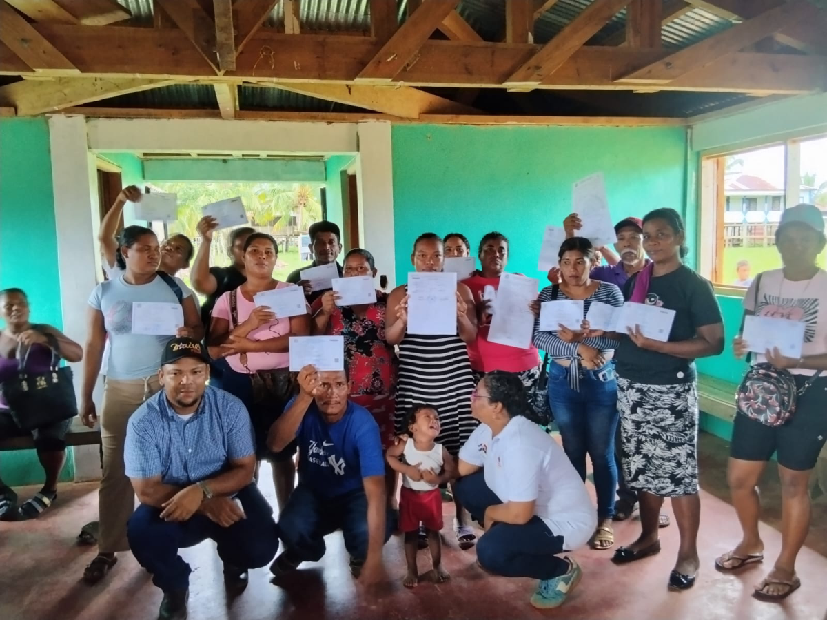 CSE acerca partidas de nacimiento a familias indígenas de Puerto Cabezas
