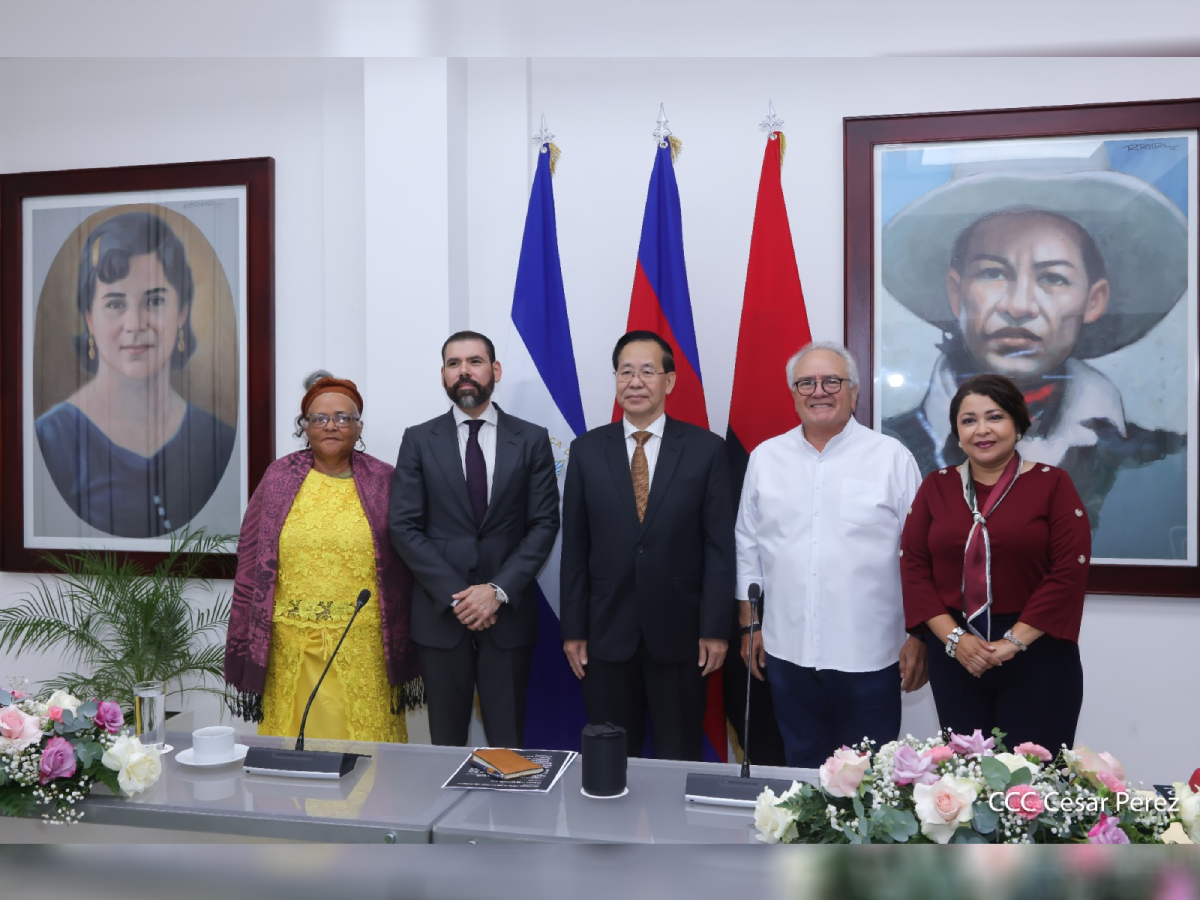 Asamblea Nacional sostiene reunión con delegación de Camboya