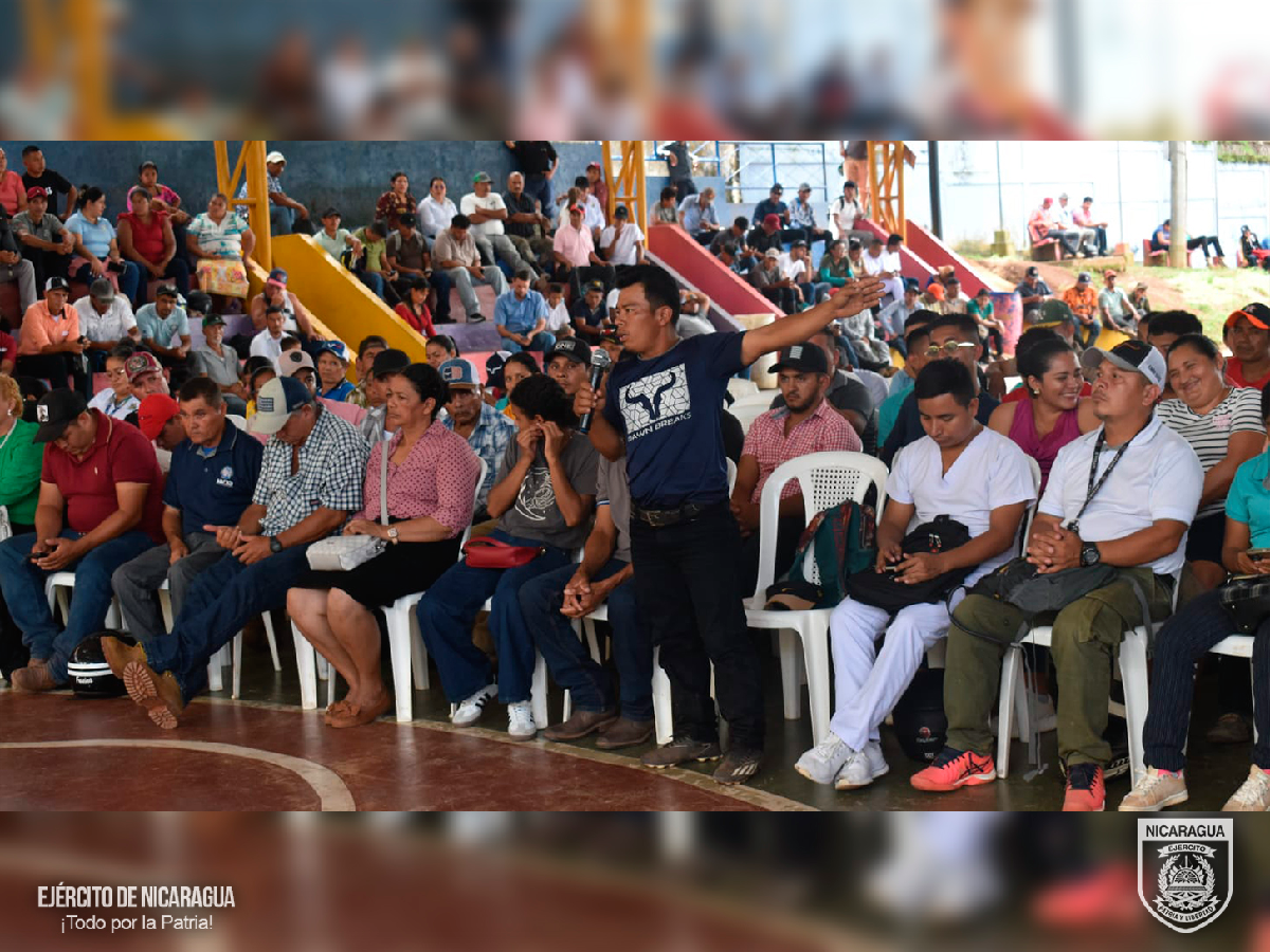 Reunión con autoridades municipales, cooperativas, transportistas y comerciantes
