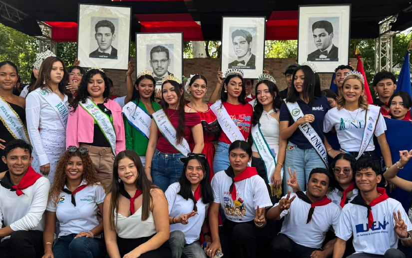 Más de 30.000 universitarios reciben carnet de militantes en el Día del Estudiante