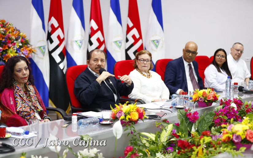 Daniel y Rosario en la inauguración del nuevo hospital Fernando Vélez Paiz