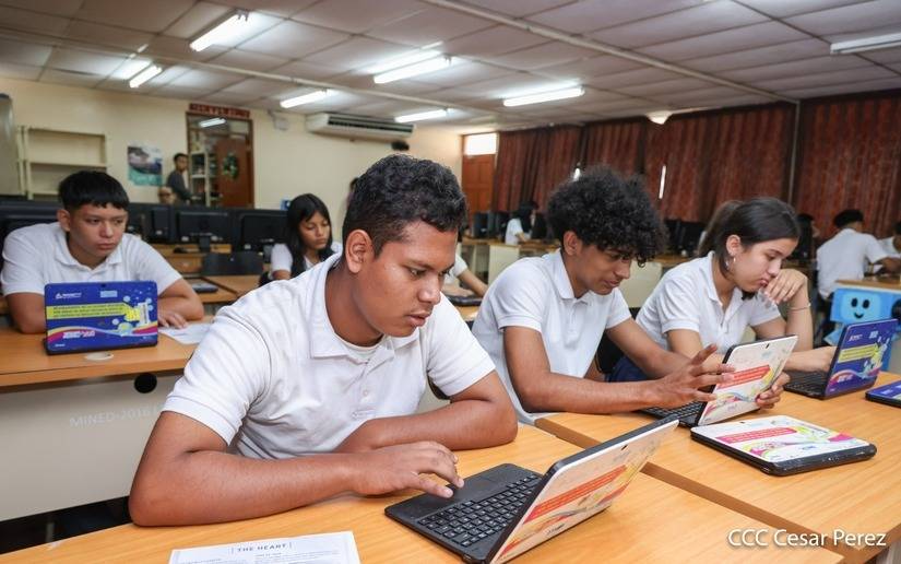 Copresidenta destaca esfuerzos para fortalecer capacidades y oportunidades educativas