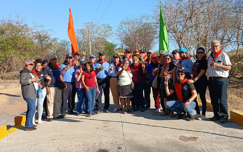 Construyen Puente Vado en comunidad Barranco Bayo