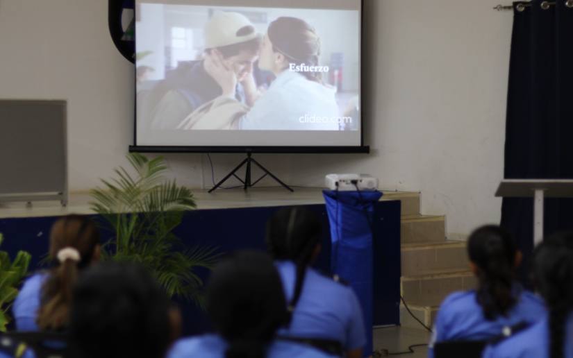 Mujeres de Migración y Extranjería celebran por adelantado Día de las Madres