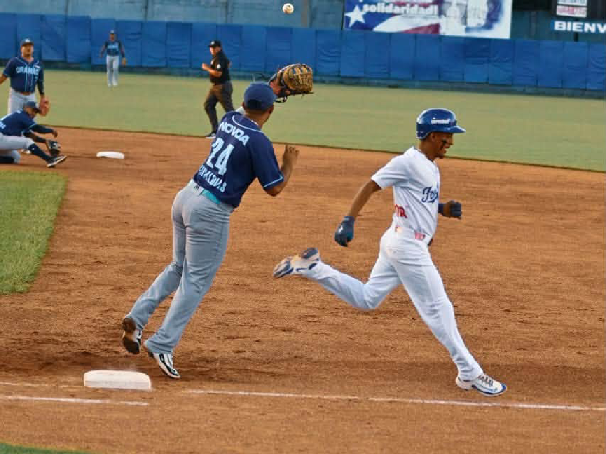 Tiburones de Granada ganan quinto juego de la final del Pomares