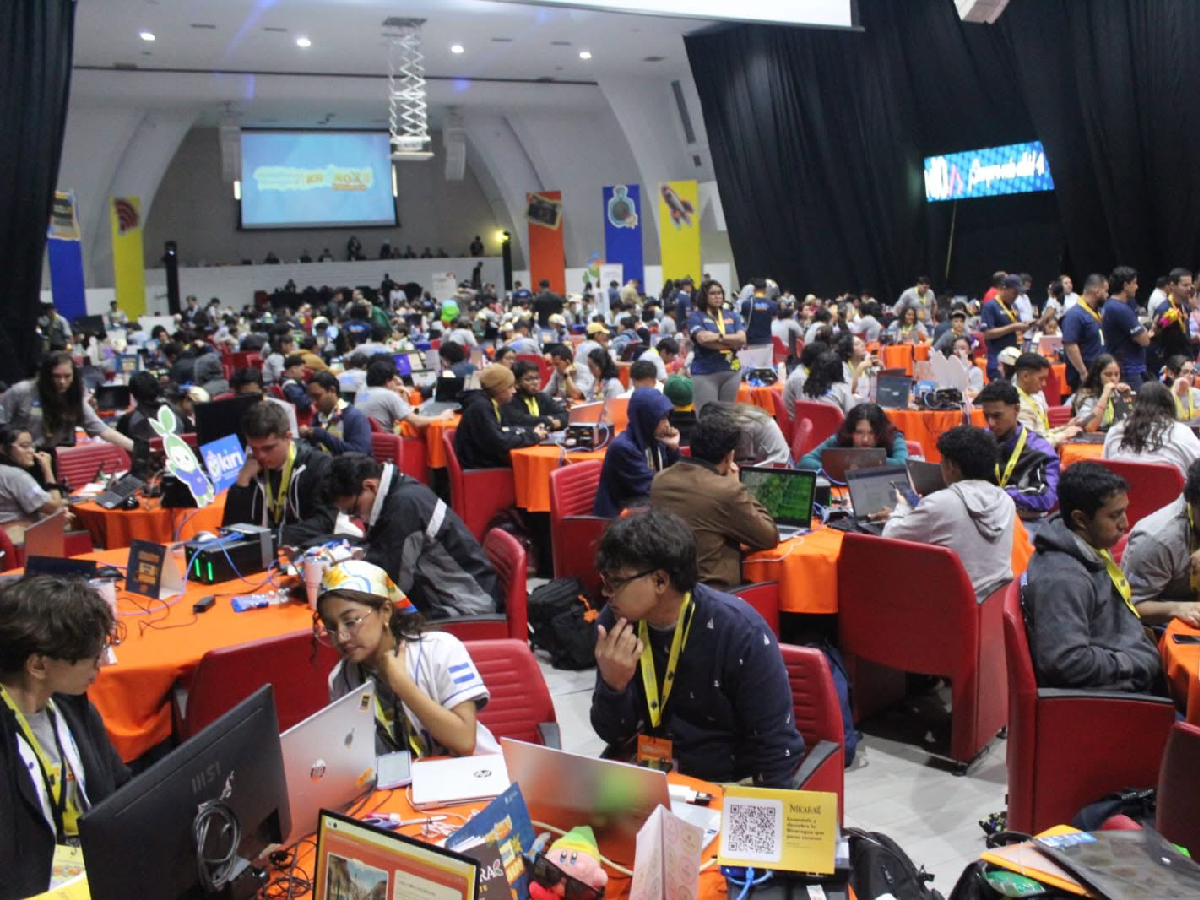 Hackathon Nicaragua Kronox 2026 reúne a 500 jóvenes para crear soluciones tecnológicas