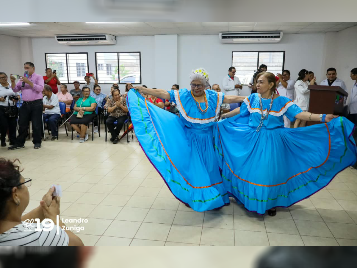 Celebran el Día Internacional del Adulto Mayor con un acto cultural