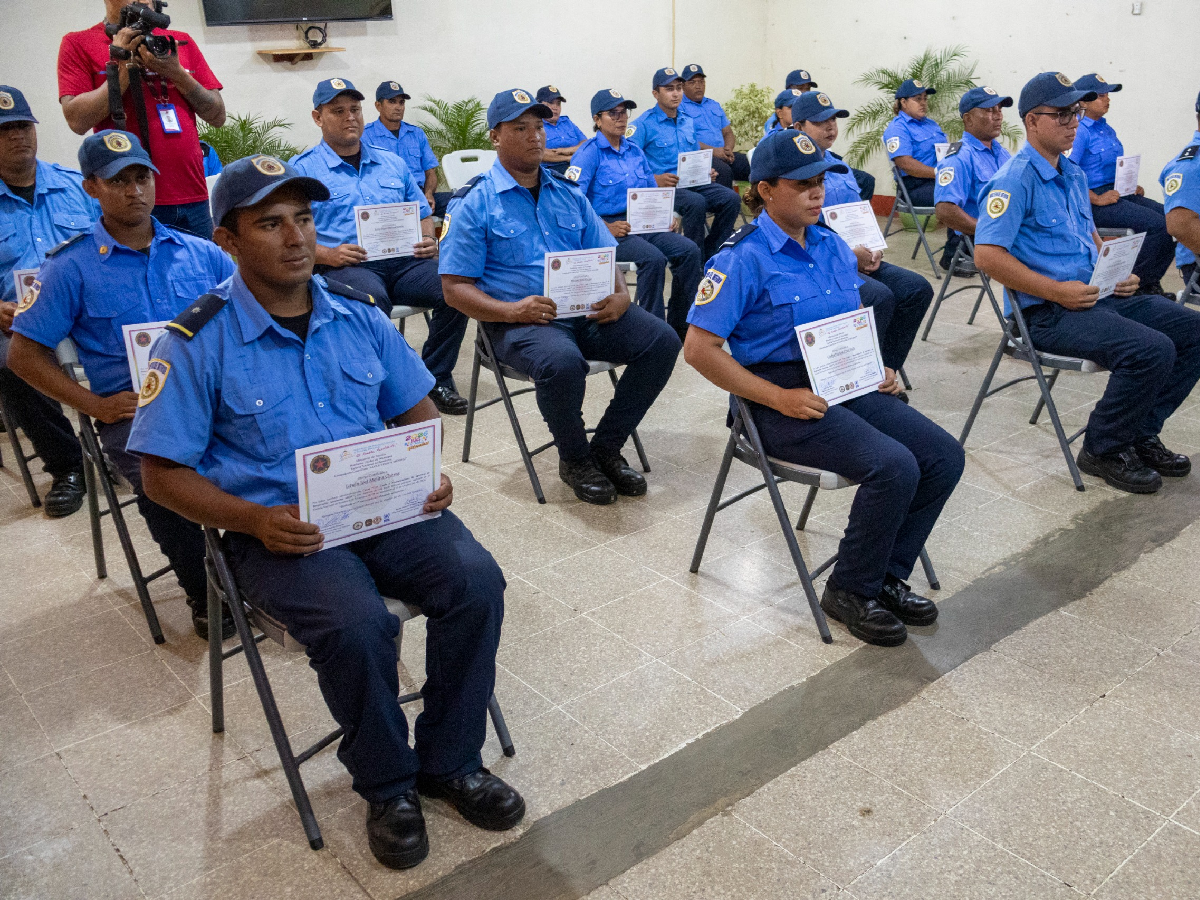Bomberos de Nicaragua elevan su preparación técnica en el manejo de equipos de respiración