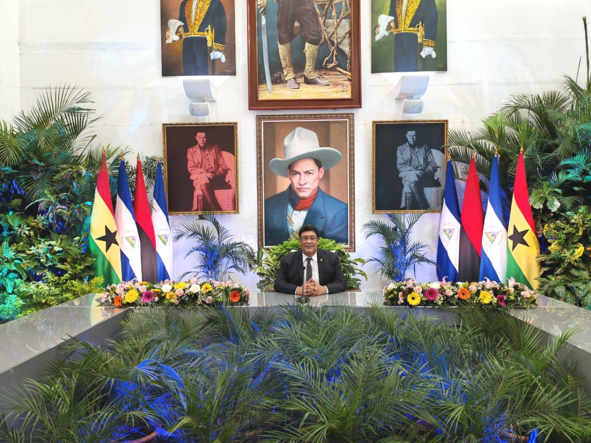 Recibimos Copias de Estilo del Embajador de Ghana