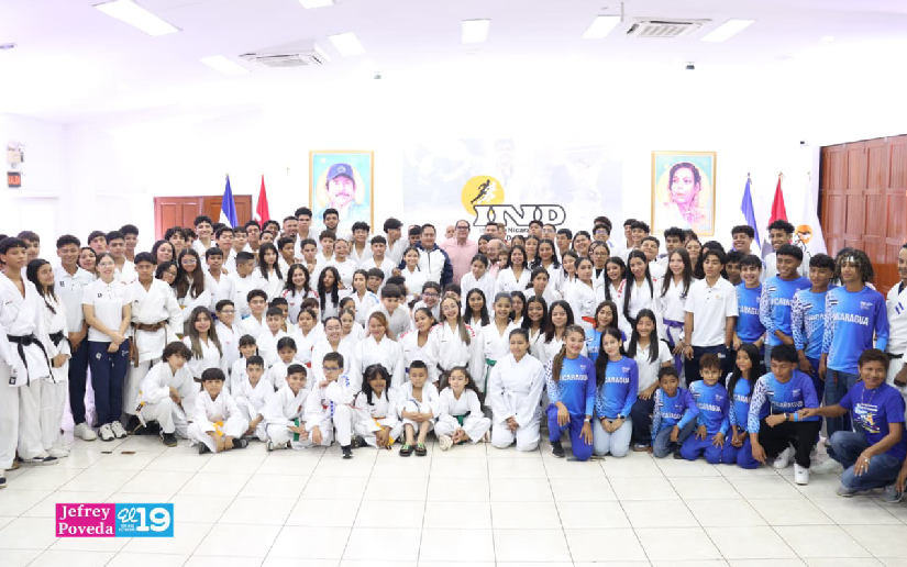 Abanderan a Selecciones Nacionales de Atletismo y Karate